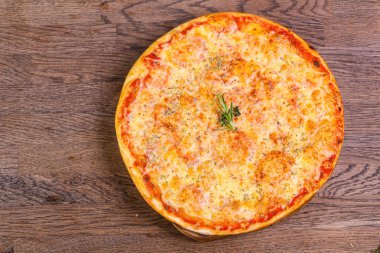 Biberiye servis sıcak Margarita pizza