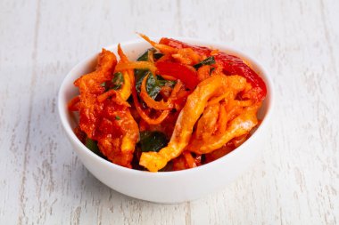 Lezzetli heh balık salata sebze ile