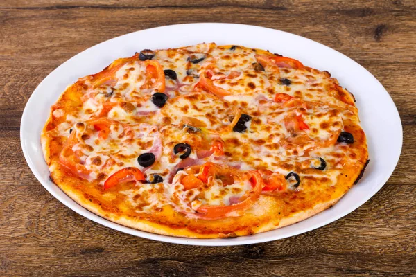 Jambonlu ve peynirli pizza