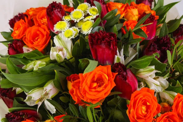 Ramo Rosas Frescas Con Otras Flores — Foto de Stock