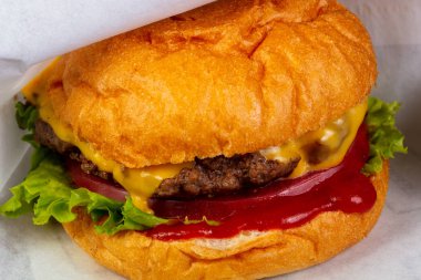 Burger peynir ve Dana pirzola ile