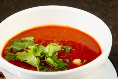 Salantro ile soğuk İspanyol gazpacho çorbası