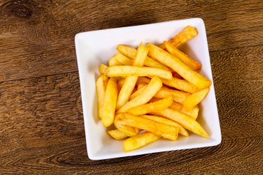 Patates kızartması patates ahşap arka plan üzerinde