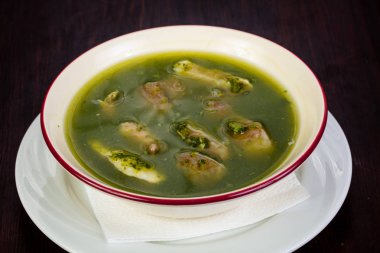 FITH çorbası pesto sos ile
