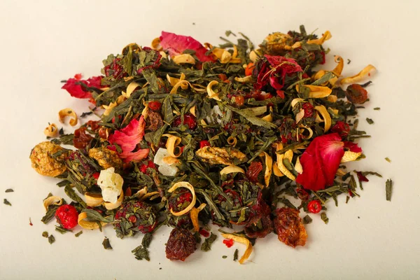 Aroma çay yığın meyve, meyveler ve otlar ile