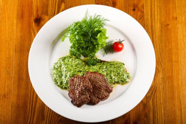 Ispanak mouss ile sığır eti