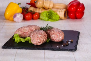 Çiğ Domuz pirzola - kıyılmış et