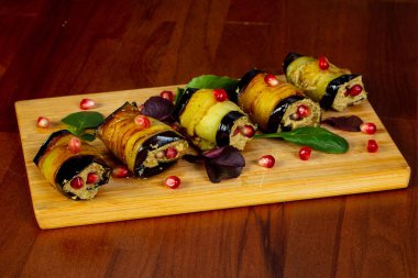 Fındık ve peynirli patlıcan rulo