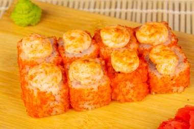 Suşi rulo pişmiş lezzetli kamakura