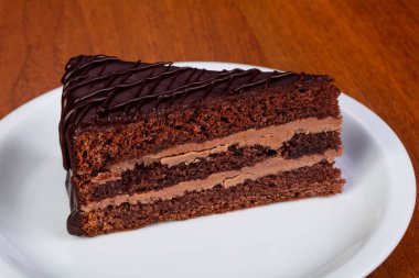 Lezzetli çikolatalı krem Prag kek