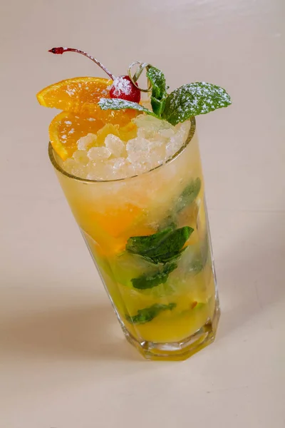 Mojito Mit Orangen Serviert Kirsche — Stockfoto