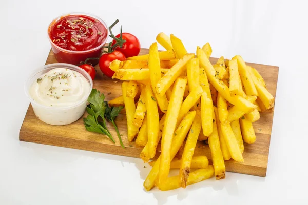 Batata Francesa Com Molho Sobre Bordo — Fotografia de Stock