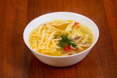 Tavuk ve şehriye çorbası Ramen