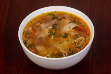 Şehriye ve dereotu ile tavuk çorbası
