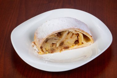 Plaka elmalı turta strudel