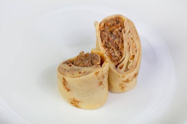 Tavuk eti ile doldurulmuş krep