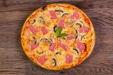 Pizza mantar ve peynir jambon