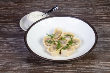 Ekşi kremalı lezzetli ev yapımı hamur tatlısı.