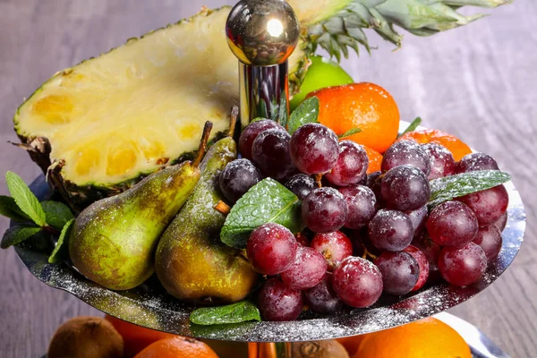 Mistura Cesta Frutas Com Abacaxi Pêra Laranja — Fotografia de Stock