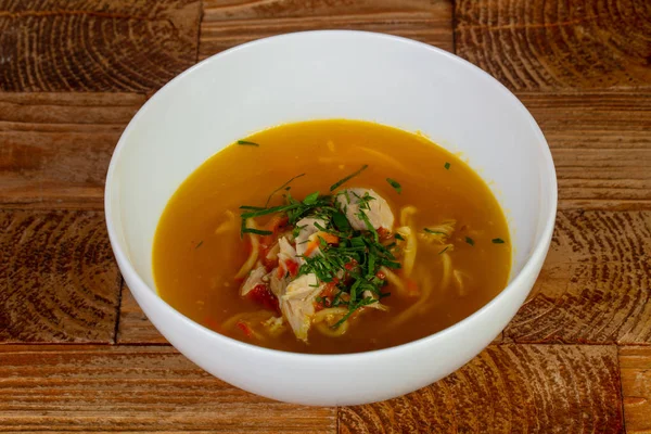 İştah açıcı kase tavuk çorbası