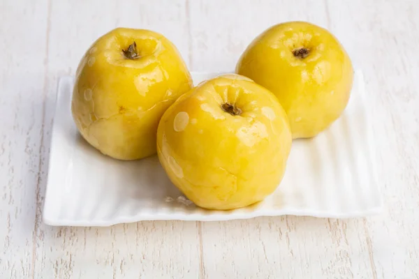 Вкусные Сладкие Сочные Маринованные Яблоки — стоковое фото