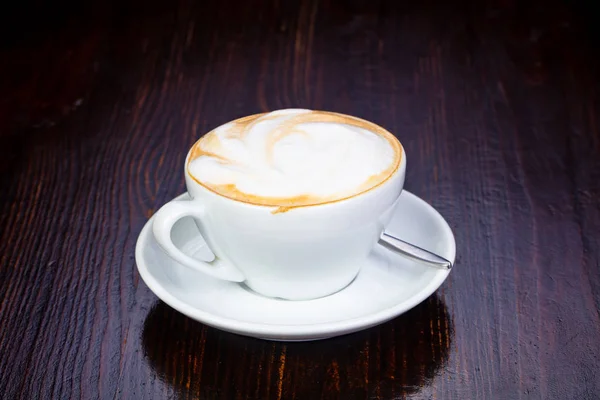 Capuccino Xícara Café Sobre Fundo Madeira — Fotografia de Stock