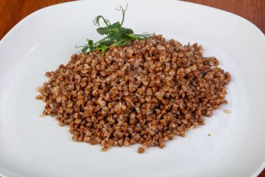 Lezzetli haşlanmış Buğday lapası otlar ile