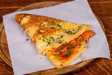 Somon ve maydanoz ile gözleme