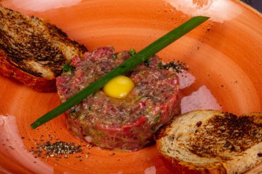 Tartar somon ve yumurta ile