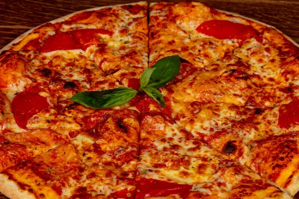 Вегетарианская Пицца Маргарита Помидорами Сыром Базиликом — стоковое фото