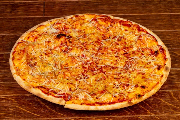 Pizza Cuatro Quesos Sobre Fondo Madera —  Fotos de Stock