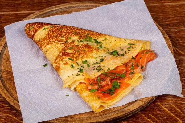 Somon ve maydanoz ile gözleme