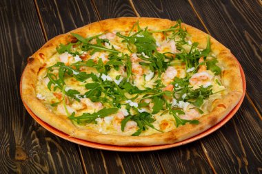 Karides ve rucola pizza