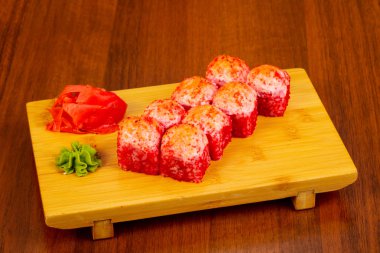 Yengeç eti ile pişmiş rulo