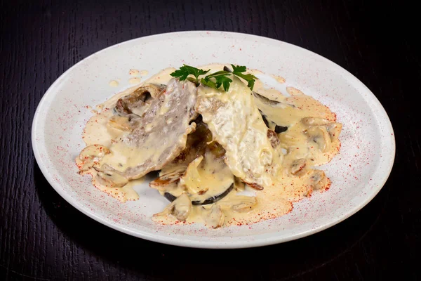 Sos ve baharat ile lezzetli Rimini madalyon