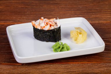 Japon Gunkan suşi karides ile