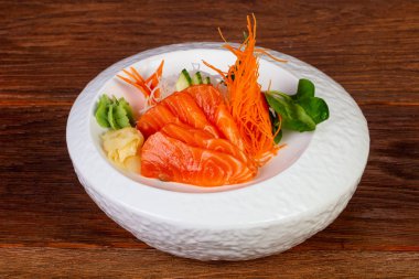 Japon soğuk sashimi somon ile