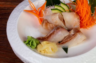 Zencefil sashimi dorado ile hizmet