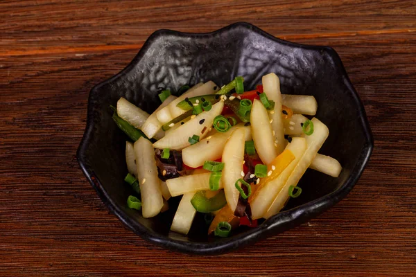 Insalata Giapponese Daikon Con Cipolla Verde — Foto Stock