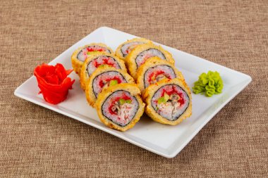 Yengeç eti ile tempura rulo