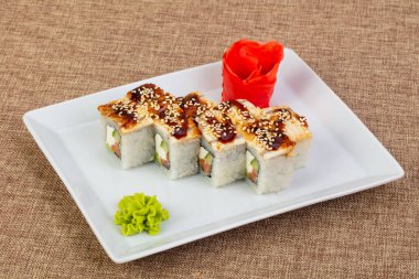 Yılan balığı ile rulo ve somon sos