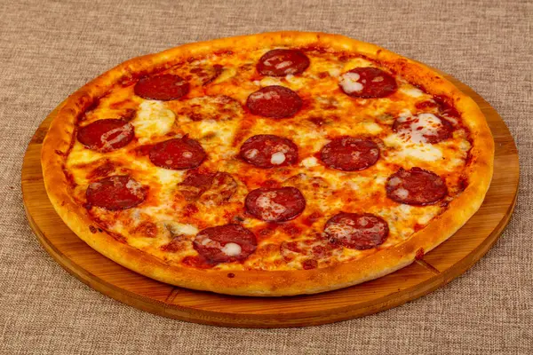 Hit Pizza Pepperoni Met Kaas — Stockfoto