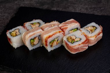 Japon rulo sosis ve peynir ile