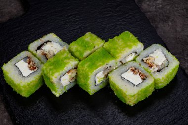 Yılan balığı ile Japon geleneksel rulo