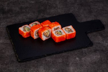 Yılan balığı ile Japon geleneksel rulo