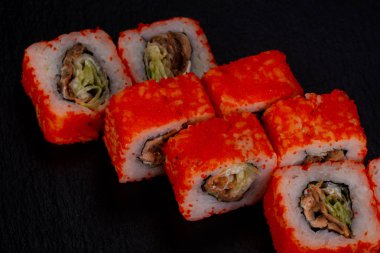 Yılan balığı ile Japon geleneksel rulo