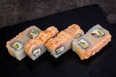 Japon geleneksel rulo somon ile