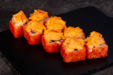 Japonca rulo ile pirinç pişmiş