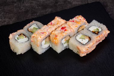 Japon geleneksel rulo somon ile