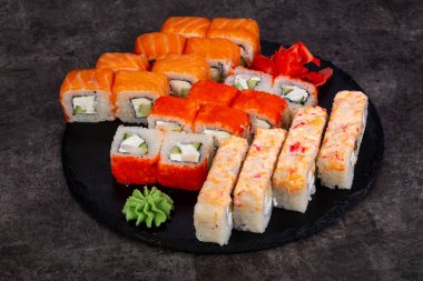 Japon Suşi ile çeşitli madde ayarla